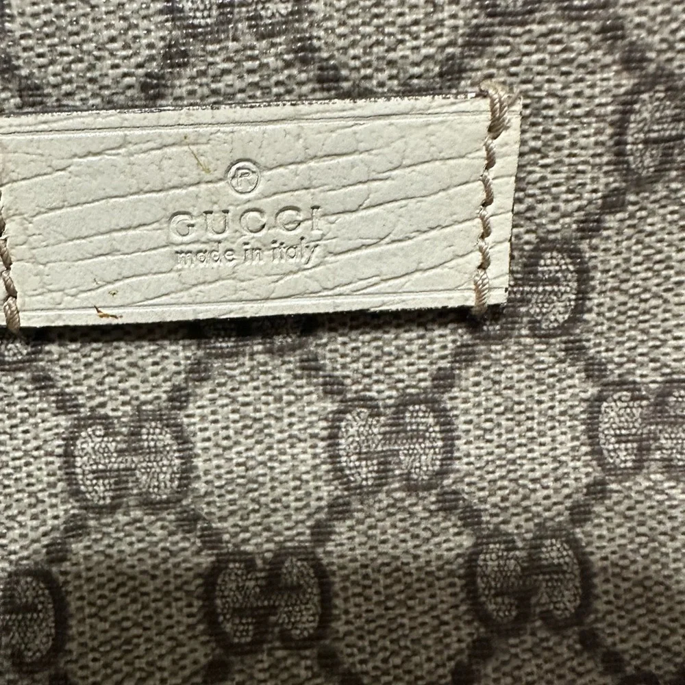 GUCCI ❤️🌟BEIGE MONOGRAM TOTE ⭐️ - Picture 7 of 10